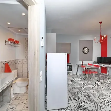 Fouxia-red Skopelos